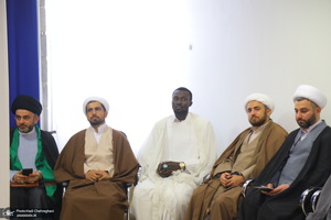 عمامه گذاری طلاب توسط مراجع اعظام تقلید در روز میلاد امام علی (ع)‎