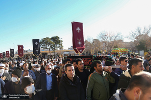 مراسم تشییع مرحوم حاج عیسی جعفری خادم امام خمینی (ره) در حرم حضرت معصومه (س)