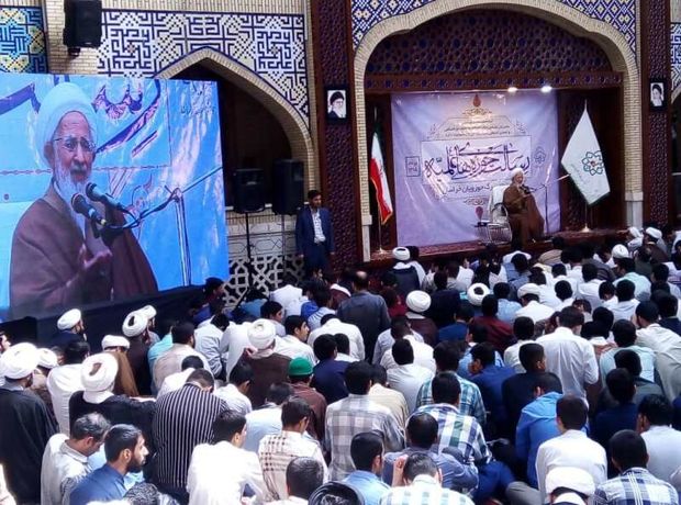 آیت الله جوادی آملی: روحانیون باید جهانی حرف بزنند