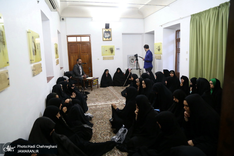 محفل انس با قرآن ویژه بانوان در بیت قدیمی امام در قم