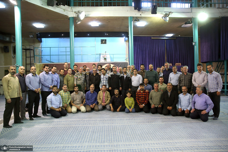 بازدید جمعی از کارکنان بنیاد تعاون وزارت دفاع از بیت امام خمینی در جماران
