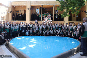 غبار روبی و عطر افشانی بیت و زادگاه امام خمینی (س)