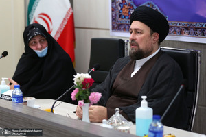 نشست صمیمانه اعضا هیات علمی پژوهشکده امام خمینی و انقلاب اسلامی با تولیت  معزز به مناسبت روز معلم