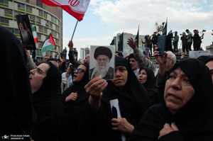 تجمع مردمی در سوگ شهادت رئیس جمهوری و هیات همراه در میدان ولیعصر (عج)