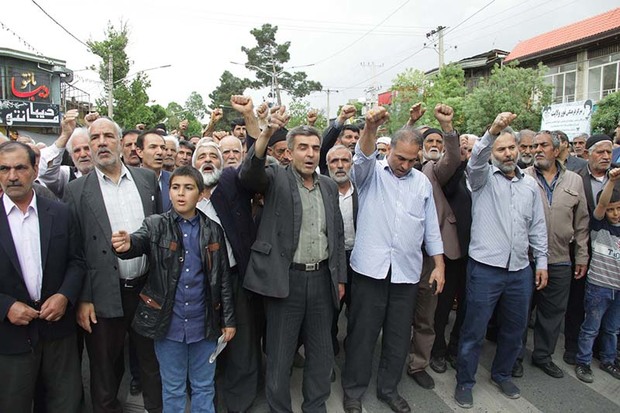 نمازگزاران بروجردی در حمایت از بیانیه شورای عالی امنیت ملی راهپیمایی کردند