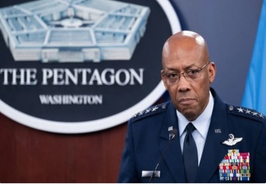 گاردین: ترامپ یک فرمانده سیاه پوست کارکشته ارتش آمریکا را برکنار کرد