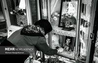 مادران شهدای دفاع مقدس هنوز با یاد و خاطره فرزندانشان زندگی می‌کنند (15)