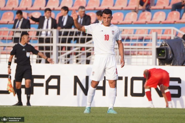 اعتراض ملی پوش فوتبال ایران به داوری قبل از بازی با ازبکستان!