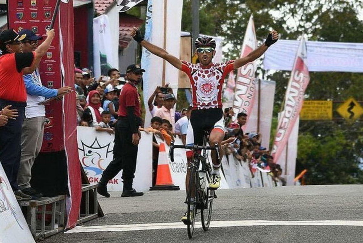 خورشیدی و شهرداری تبریز در تور دوچرخه سواری اندونزی قهرمان شدند