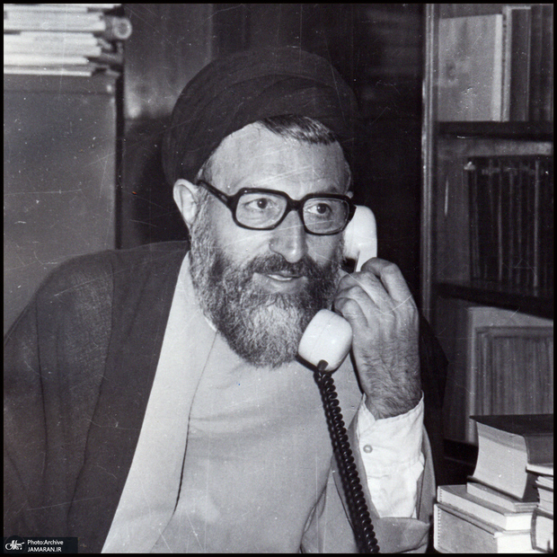 امام خمینی(س): مردم یک وقت بیدار شدند که بهشتی‌اى در کار نبود/یک مرد صالحی را به صورت یک دیکتاتور درآوردند/تهمت‌هاى ناگوار به ایشان مى‌زدند
