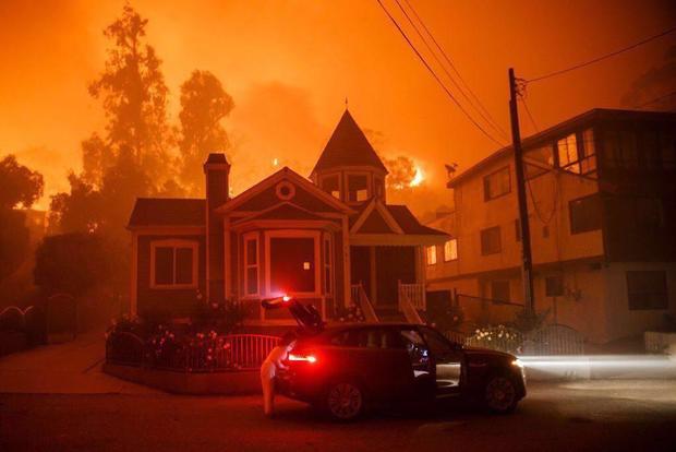 عکسی از آتش سوزی کالیفرنیا که جزء 10 عکس برتر سال شد