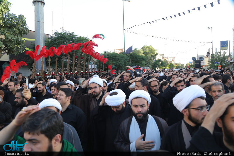 پیاده روی آیت الله العظمی وحید خراسانی به سمت حرم حضرت معصومه(س)