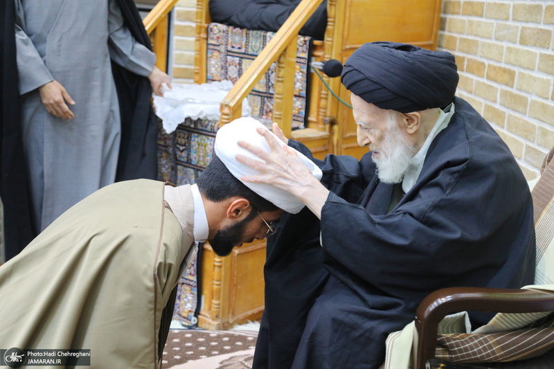 عمامه گذاری طلاب در روز عید مبعث توسط مراجع عظام تقلید‎‎