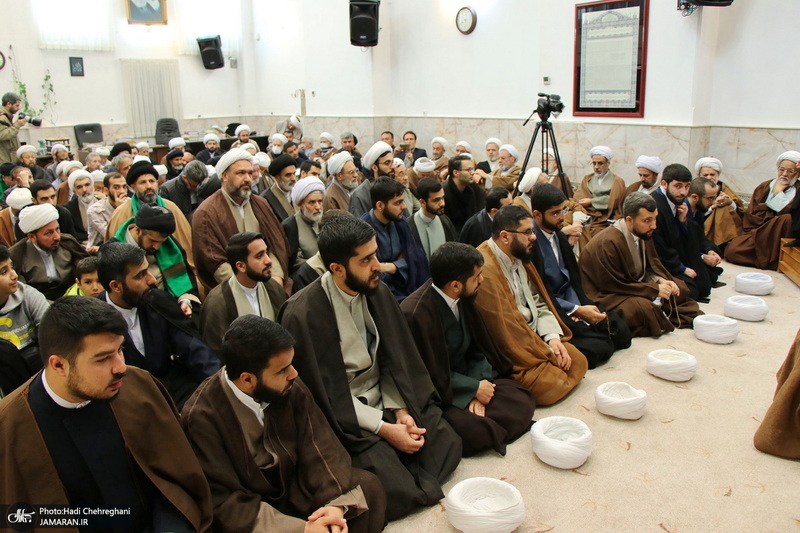 عمامه گذاری طلاب در روز عید مبعث توسط مراجع عظام تقلید‎‎