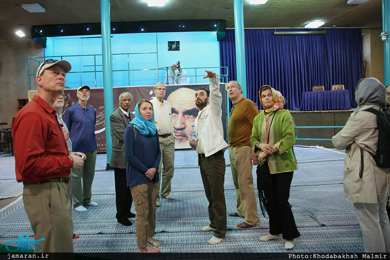 بازدید جمعی از گردشگران آمریکایی از بیت امام خمینی در جماران 