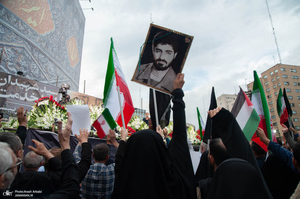 تجمع مردمی در سوگ شهادت رئیس جمهوری و هیات همراه در میدان ولیعصر (عج)