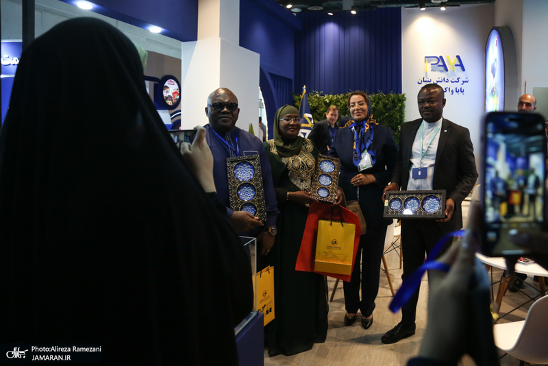 حضور عارف در نمایشگاه دستاوردهای صادراتی ایران