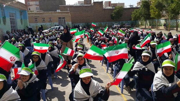 دفاع مقدس برای دانش‌آموزان کسب مدارج علمی است