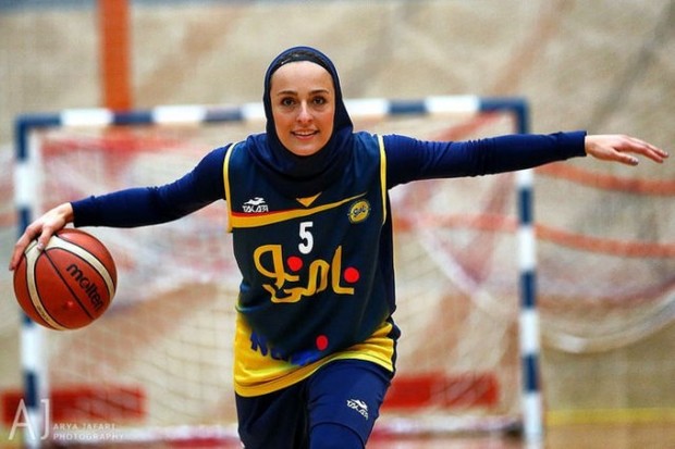 اعتراض تند بسکتبالیست زن ایران: سرمربی تیم ملی بازیکن توسری خور می خواهد/ نایب رئیس فدراسیون فقط به فکر دختر خودش است؛ نه دیگران!