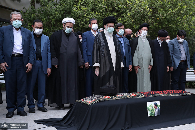 اقامه نماز رهبر معظم انقلاب بر پیکر حجت‌‌‌الاسلام و المسلمین سید محمود دعایی