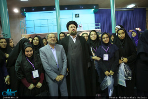 دیدار برگزیدگان هجدهمین کنگره پرسش مهر ریاست جمهوری با یادگار امام