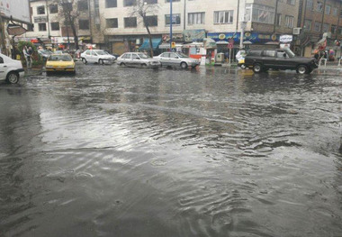 بارش تگرگ و رگبار باران موجب آبگرفتگی معابر در ارومیه شد