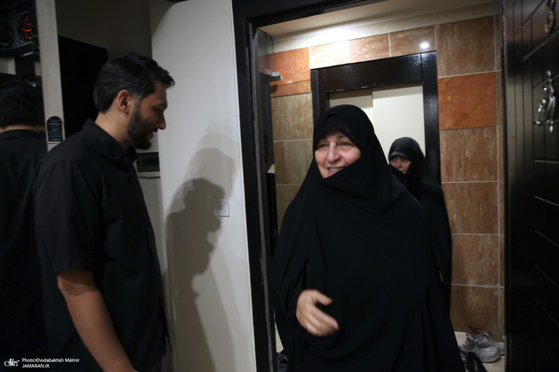 حضور سیدحسن خمینی در منزل شهیدان طهرانچی