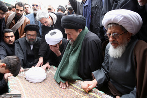 مراسم شییع و نماز