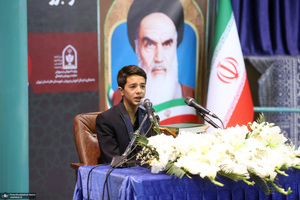 تجدید عهد با آرمان‌های امام خمینی(ره) و بزرگداشت شهدای خدمت در حسینیه جماران