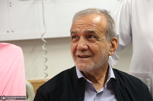 عیادت رئیس جمهوری از سید محمد خاتمی