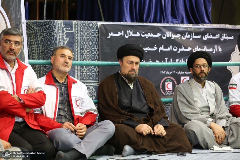 تجدید میثاق جمعی از جوانان هلال احمر با آرمان های حضرت امام خمینی (س)