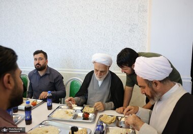 ناهار اژه ای رئیس قوه قضاییه در کنار دانشجویان + عکس ها