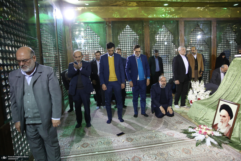 تجدید میثاق رئیس و جمعی از مدیران سازمان صداوسیما با آرمان‌های امام خمینی(س)-2