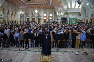 نماز ظهر و عصر روز ارتحال امام در حرم امام خمینی