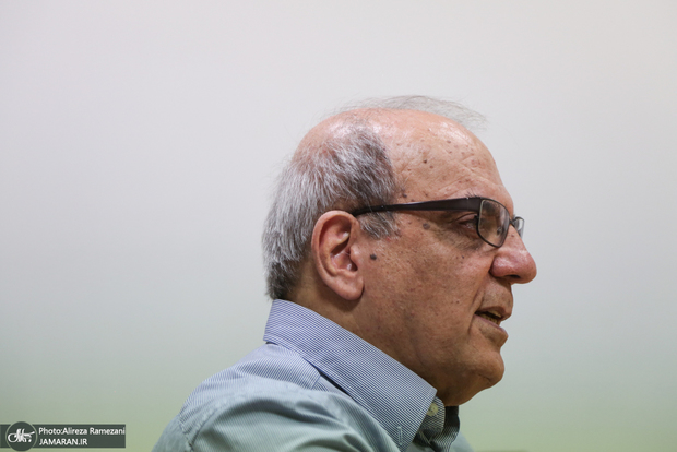 عباس عبدی: خشونت، عبور از گفت‌وگو و تفاهم و به رسمیت شناختن یکدیگر است/ کسی که می‌خواهد با خشونت کاری را انجام بدهد، اگر پیروز شد همان ابزار را در ادامه هم به کار می‌گیرد