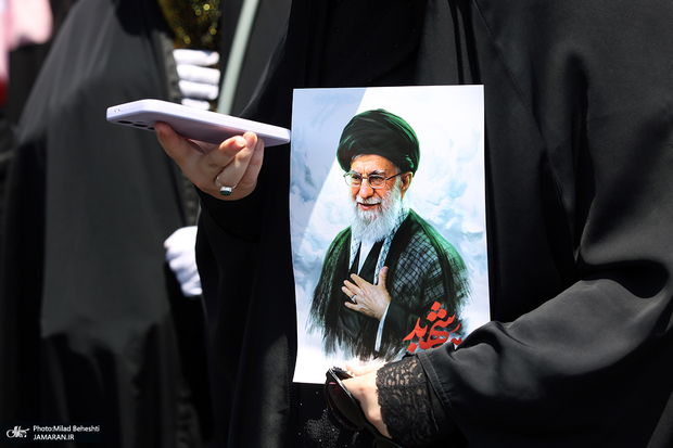 هواپیمای حامل پیکر رهبر شهید در فرودگاه نجف به زمین نشست