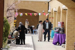 ازدید خانوادگی گردشگران نوروزی از بیت تاریخی حضرت امام در خمین