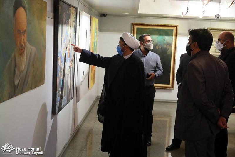 بازديد سرپرست موسسه تنظیم نشر آثار امام خمینی(س) از نمايشگاه عکس و نقاشی حوزه هنری
