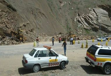 علت عمده تصادفات جاده  کندوان نامناسب بودن آسفالت است