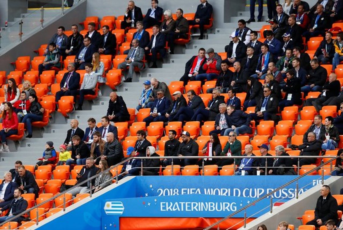 تحقیق فیفا درباره ۵ هزار تماشگر مصر و اروگوئه که به ورزشگاه نرفتند