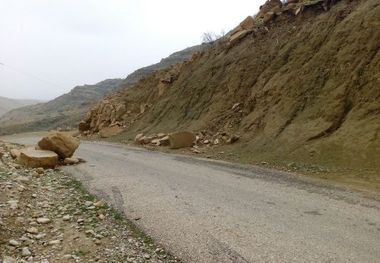 تردد در جاده پاعلم - کرکی در شهرستان پلدختر مشکل آفرین شده است