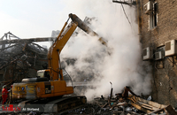 تلاش آتش نشانان و نیروهای امدادی در پی حادثه پلاسکو 