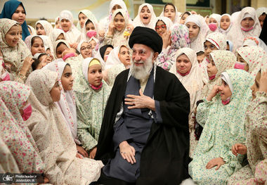  رهبر معظم انقلاب: ایران عزیز زن‌های بزرگی در گذشته داشته و امروز زن‌های برجسته‌ی ما از گذشته بسیار بیشتر است/ زن‌های برجسته مایه‌ی افتخارند