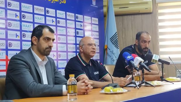 معارفه سرمربی جدید تیم ملی بسکتبال/ ارمغانی: تیم "ایران نوین" تشکیل می شود