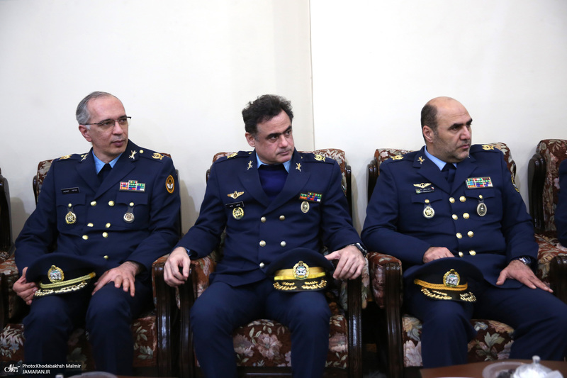 دیدار فرمانده نیری هوایی ارتش( امیر بهمن بهمرد )و جمعی از فرماندهان با سید حسن خمینی