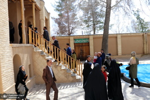 بازدید مسافران نوروزی از بیت تاریخی حضرت امام خمینی (س) در خمین
