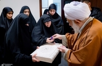 حضور نماینده رهبر انقلاب اسلامی در منزل خانواده‌های فرماندهان شهید حزب‌الله لبنان در بیروت (19)