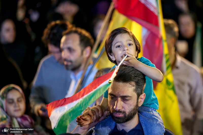 تجمع شبانه میدان انقلاب