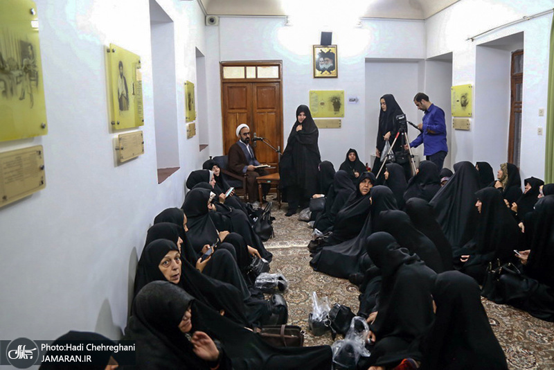 محفل انس با قرآن ویژه بانوان در بیت قدیمی امام در قم