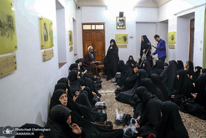 محفل انس با قرآن ویژه بانوان در بیت قدیمی امام در قم